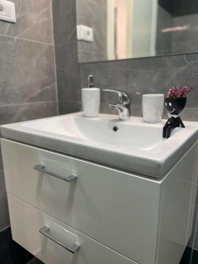 Q Luxury Palas Mall Яш Екстериор снимка