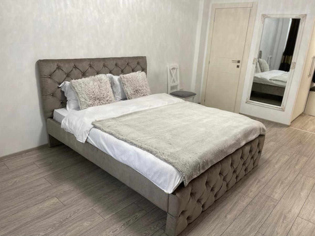 Q Luxury Palas Mall Яш Екстериор снимка