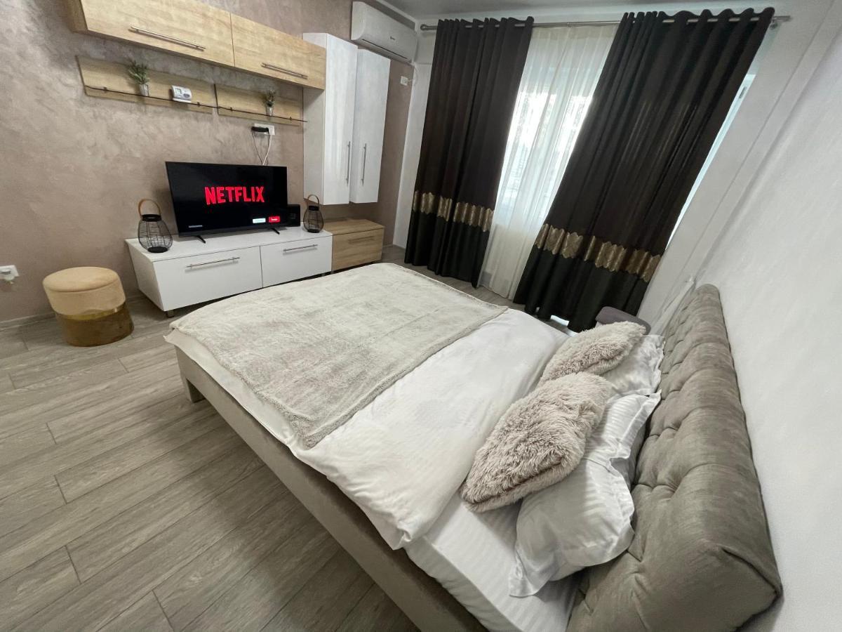 Q Luxury Palas Mall Яш Екстериор снимка