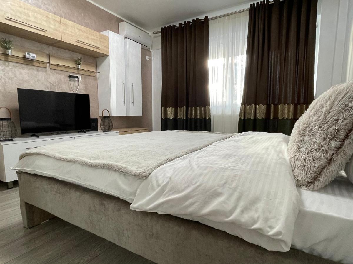Q Luxury Palas Mall Яш Екстериор снимка